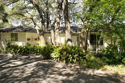 Image de Garden House Le 5-Immobilier Acre! Seulement 15 Min. De La Riverwalk!
