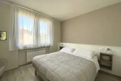 Appartement spacieux de trois pièces Jolly équipé de tout le confort, avec balcon.