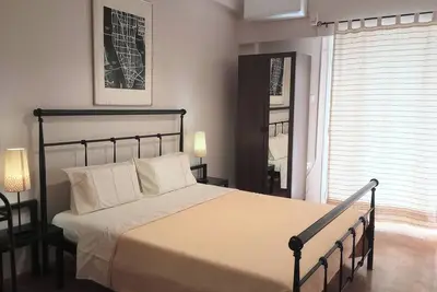 Image de Appartement familial 2br à distance de marche de l'Acropole et de Plaka.