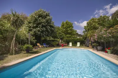 Image de Piscine chauffée sécurisée, appartement climatisé dans villa à 800 m de la mer