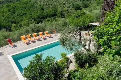 Image de Le Maggioline Hilltop Country House avec piscine au coeur de la Toscane