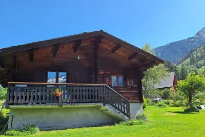 Image de Chalet authentique en madriers Ă 1000 m d'altitude- vue montagne-Sauna-Piscine