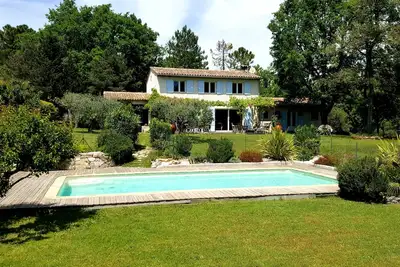 Image de Villa avec Piscine terrain 5000m2 calme proche rivière lac mer et commodités