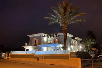 Image de Luxueuse villa de 3 chambres avec salle de bain privée donnant sur la plage de Porto de Mós