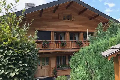 Image de Grand appartement chaleureux de 75 m2 pour 4/5 personnes situé à 50m des pistes