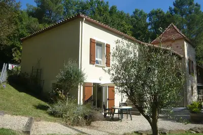 Image de 4 * spacieux Gite Appartement avec des vues fantastiques et piscine chauffée, enfants
