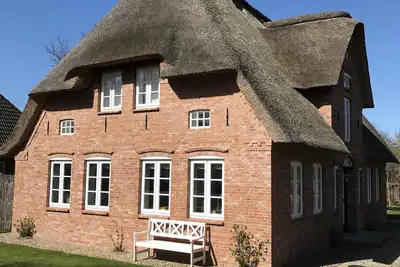 Image de Fantastique maison de vacances avec toit de chaume à Föhr