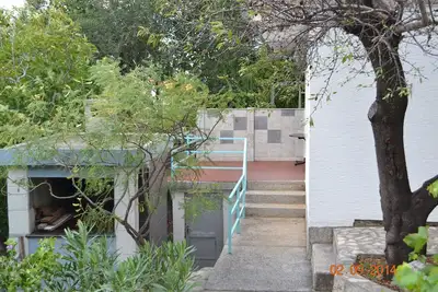Image de Appartement avec terrasse, vue mer et montagne, le climat, barbecue, à proximité de la plage (30m)