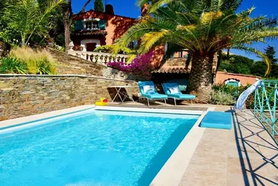 Image de Vacances fantastiques avec de superbes vues sur la mer et beau jardin