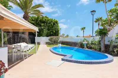 Image de chalet privé avec jardin et piscine à la \"Costa Adeje\" / 3 chambres