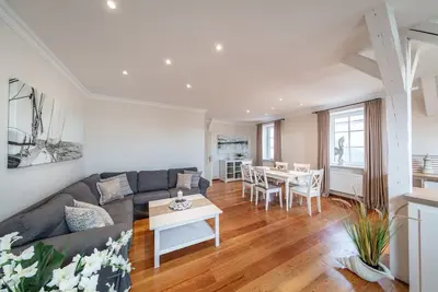 Image de Élégant appartement de la mer Baltique avec une touche insulaire et un joli jardin clôturé