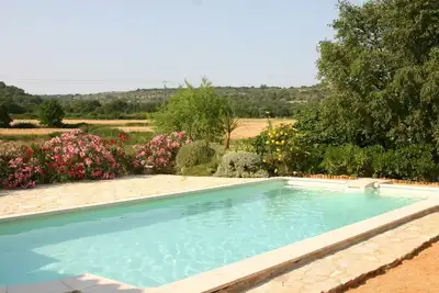Image de Mas provencal renove avec chambres climatisées et superbe vue sans vis a vis