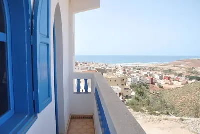 Image de Joli riad traditionnel avec son patio en zellige, son hammam, son solarium.