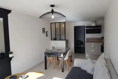 Image de Charmant appart refaitneuf, piscine chauffée, parking privé résidence sécurisée