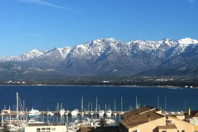 Image de Appartement 93m² climatisé 6 couchages, vue baie Calvi, citadelle et montagne.