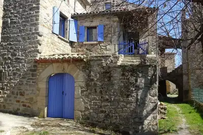 Image de Maison en pierre apparente, animal domestique accepté, à la campagne.