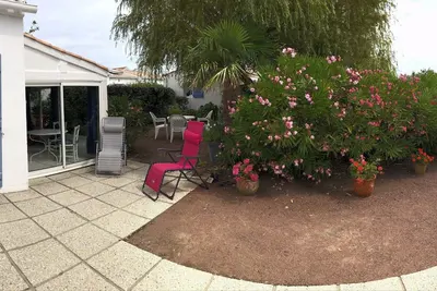 Image de Noirmoutier - au Vieil - Villa De Charme Dans Jardin Fleuri - Promotion