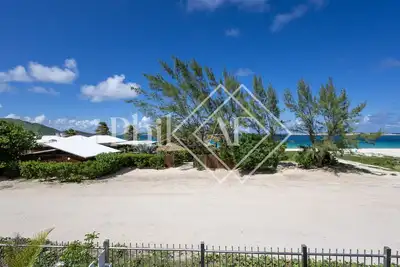 Beach-front Duplex of 189 m2 at Orient Beach