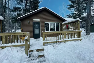 Image de Cabine 2 chambres à Northwoods Resort sur le lac AuTrain! Accès à la plage de sable, sauna!