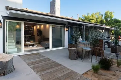 Image de Rabais de 20% sur la maison de designer haut de gamme de février dans un emplacement idéal