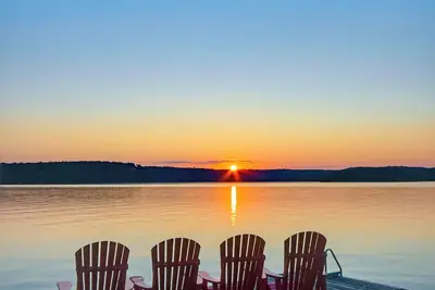 Image de Beautiful Lake of Bays Cottage w / 310 'Shoreline Private & All Day Sun!