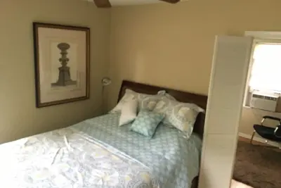 Image de Merveilleux, privé 1-Br Appartement avec grande terrasse, immense cour