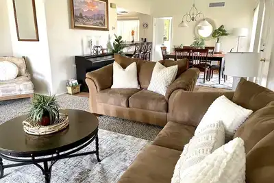 Image de Cozy Home Away From Home, abordable, Ironwood Country Club, Bienvenue aux animaux