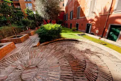 Image de Accueil dans le jardin en plein cœur de Rome