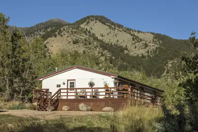 Image de Creekside House privée sur le ranch de bétail à 45 minutes du parc national de Yellowstone