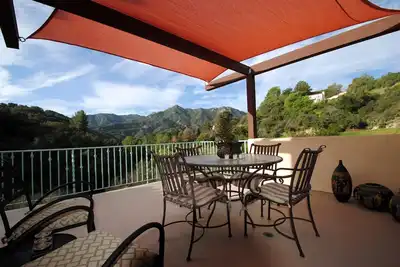Image de Deux belles chambres et patio privé avec Morning Coffee & Tea Service