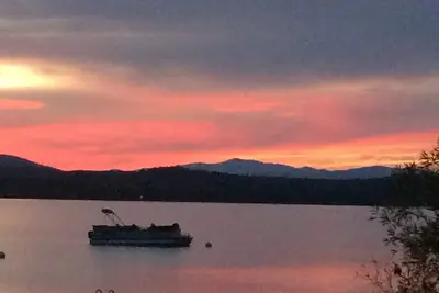 Image de Long Lake - Vues spectaculaires du mont. Washington depuis le quai, les ponts, la cabine.