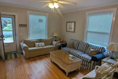 Image de Cottage acceptant les animaux de compagnie w / Open Floorplan - 3 nuits du 13 au 20 juillet disponible! !