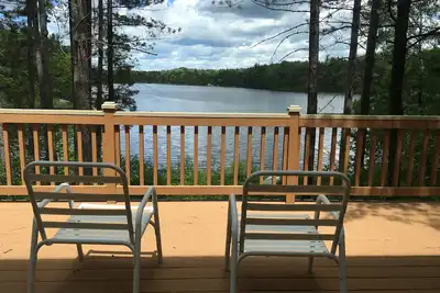 Image de Propre, confortable chalet au bord du lac 1/2 mi de Blue Bear Orv et sentier de motoneige