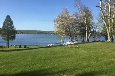 Image de Deux maisons \/ chalets de luxe sur le lac Crooked (4 chambres, 3 salles de bain) près de Petoskey