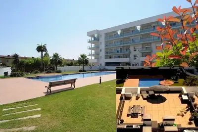 Image de Penthouse-terrasse de toit -solarium de 60m2- wifi -parking int-piscine-airco