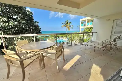 4 adultes et 2 enfants - Sur Snorkelling Reef Grace Bay