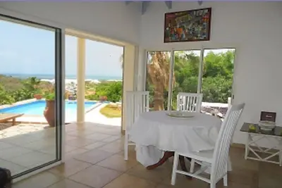 Cottage romantique avec piscine privée et vue magnifique sur l'océan