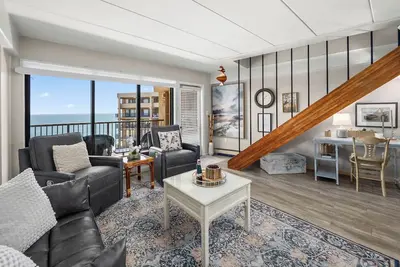 Image de Magnifique Penthouse sur 2 niveaux sur la plage! Vues complètes sur l'océan / 8 personnes