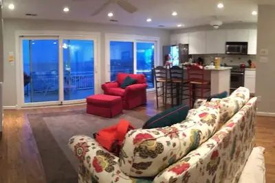 Image de Condo sur l'eau avec 2 chambres une salle de bain avec laveuse et avant H Sur L'Eau
