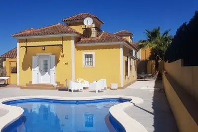 Image de Villa Estrella avec piscine privée et jacuzzi