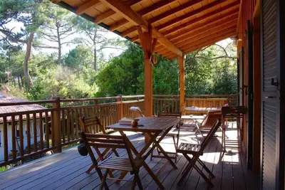 Image de Maison bois aux beaux volumes - belle terrasse ensoleillée - jardin calme -