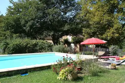 Image de maison de caractère avec piscine privée