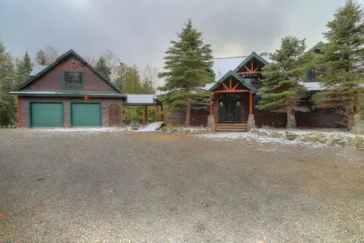 Image de Ceci est l'une des meilleures opportunités de location privé de la région Rangeley Lakes!
