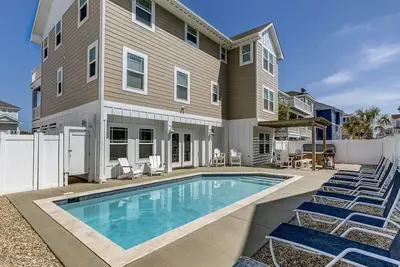 Un lieu d'été | 75 pieds de la plage | Piscine privée, bain à remous
