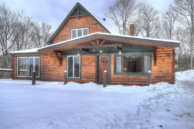 Image de Nouvelle cabine privée et adorable, proche de la ville et de superbes équipements!