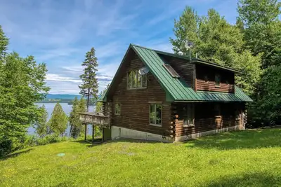 Connaughton - Maison en bois rond privée le long de la rive sud du lac Rangeley