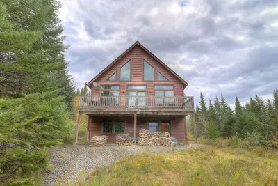 Calme, cabane isolée dans le Rangeley Overlook