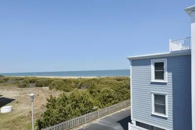 Image de Vues sur l'océan, à 50 pas de la plage tranquille de l'île de Fenwick.