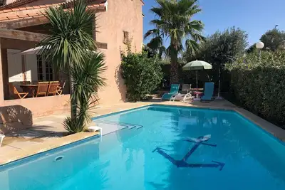 Image de Maison de vacances accueillante et fonctionnelle avec belle piscine privée
