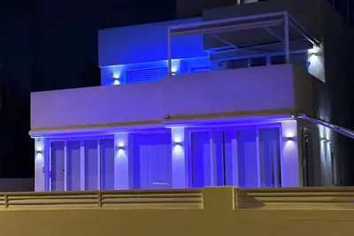 Image de Villa de luxe individuelle de 4 chambres avec piscine pour 8 personnes